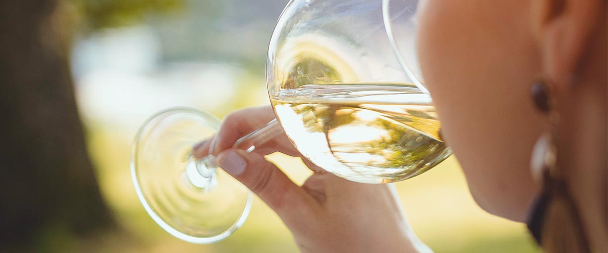 How to Taste Wine: 11 Wine Tasting Tips