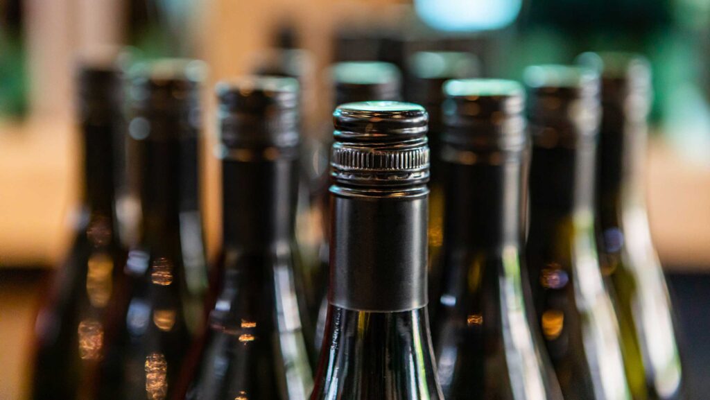 Screw cap for wine bottles