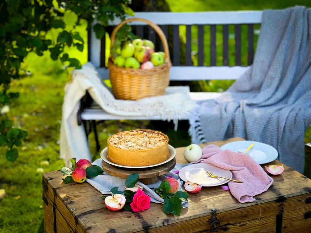 Apple pie outside with freshly cut apples