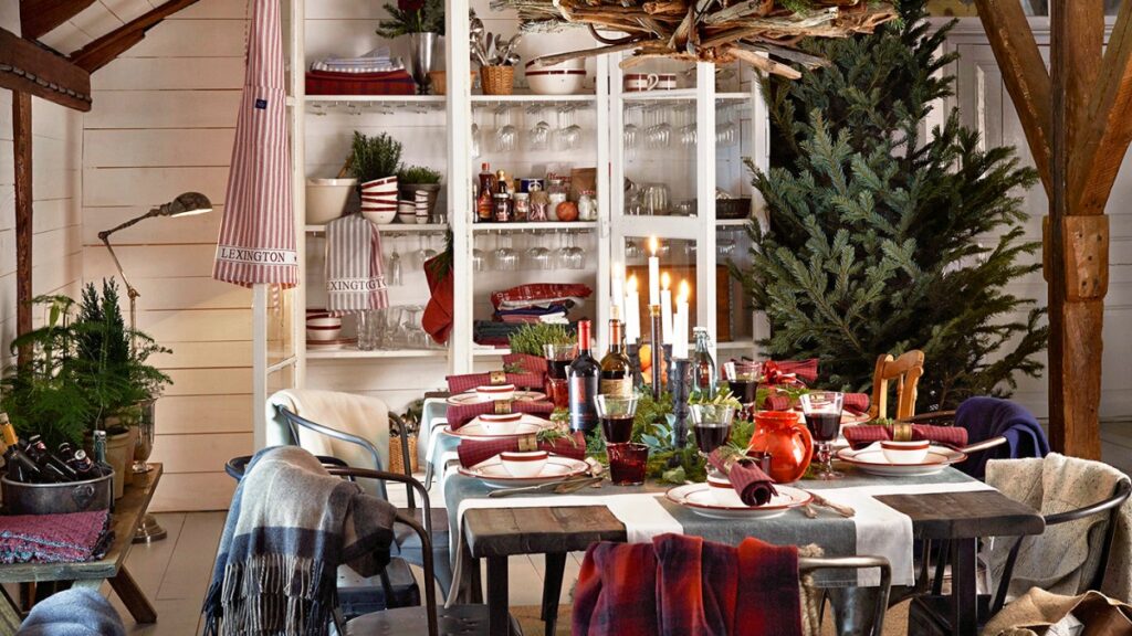 Christmas dinner table decor idea