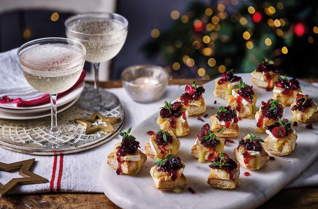 Cranberry Camembert Puff Pastry Bites